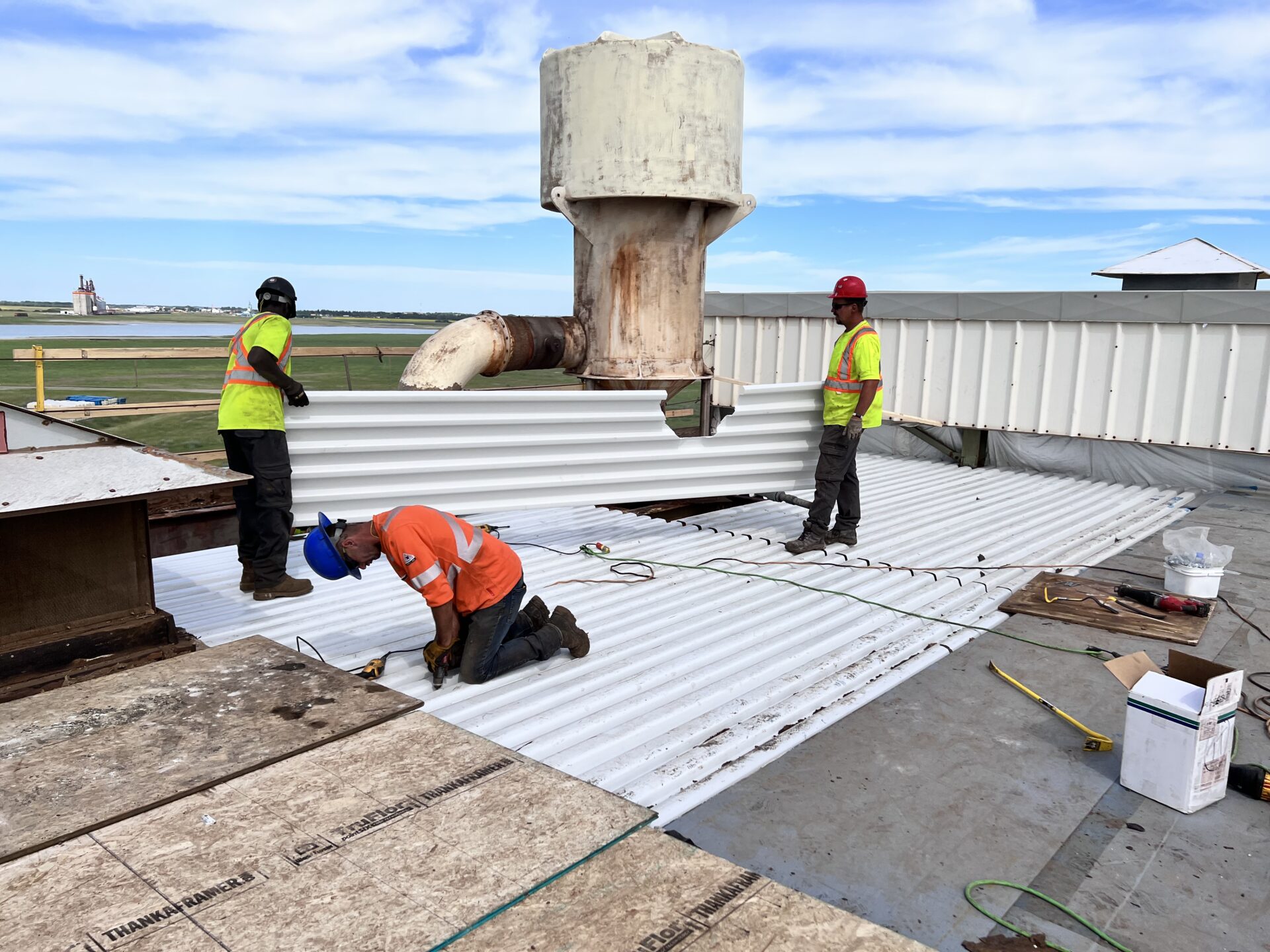Job 004 - during w team jr-and-co-roofing-contractors-team-working-image